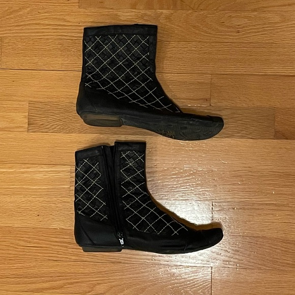 Cute ankle booties!! - Picture 2 of 3